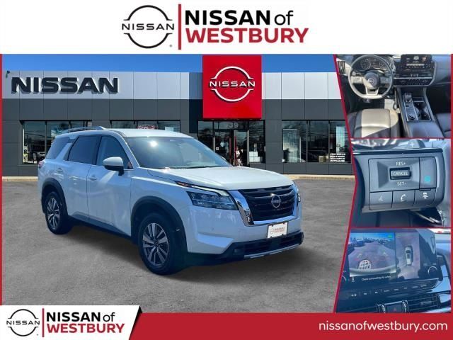 2022 Nissan Pathfinder SL