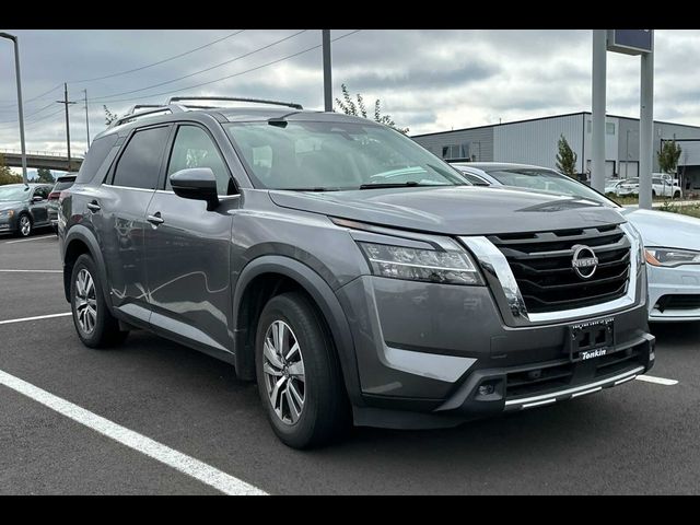 2022 Nissan Pathfinder SL