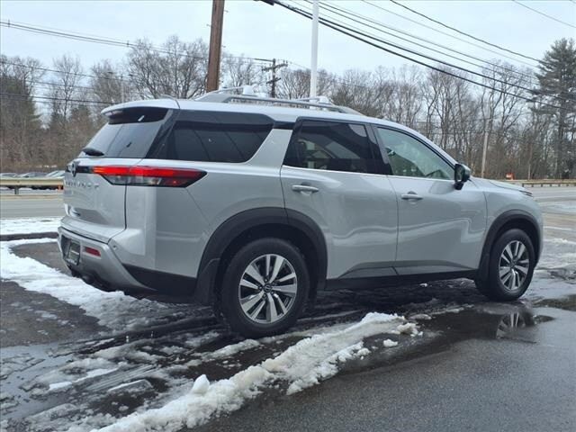 2022 Nissan Pathfinder SL