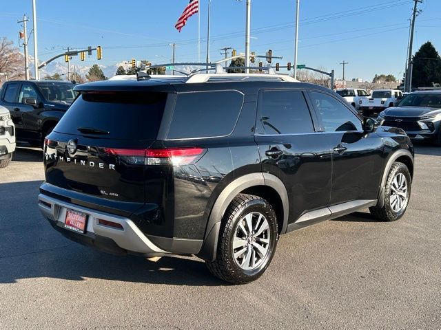 2022 Nissan Pathfinder SL