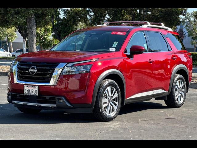 2022 Nissan Pathfinder SL
