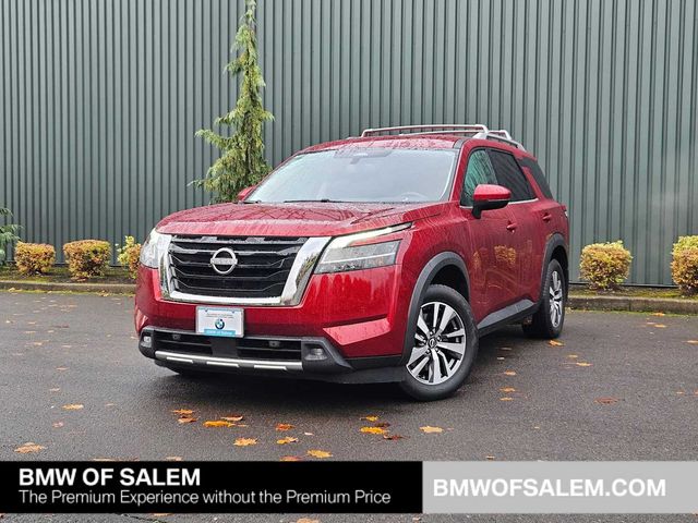 2022 Nissan Pathfinder SL