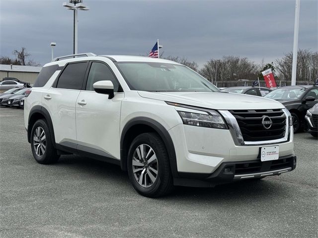 2022 Nissan Pathfinder SL