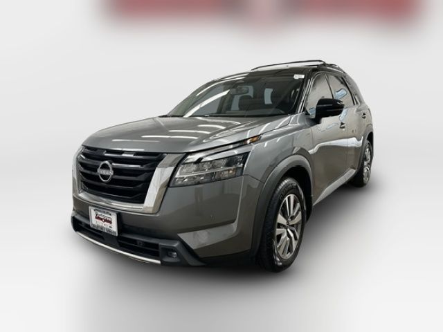 2022 Nissan Pathfinder SL