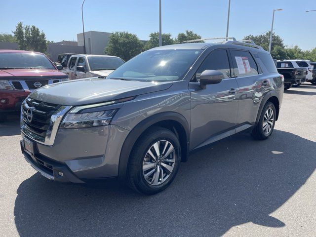 2022 Nissan Pathfinder SL