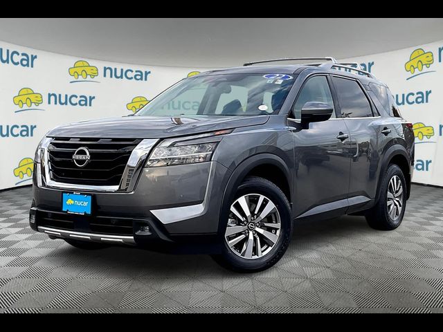 2022 Nissan Pathfinder SL