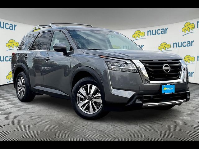 2022 Nissan Pathfinder SL