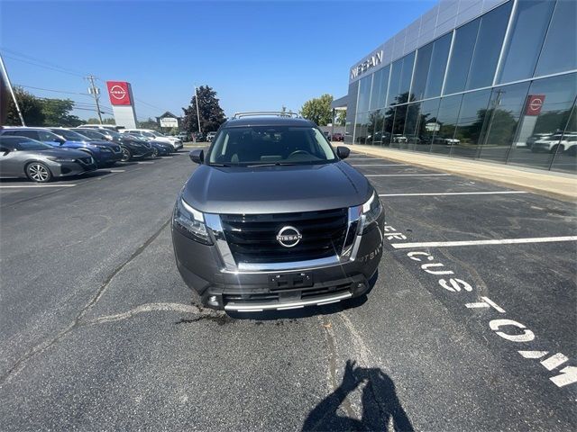 2022 Nissan Pathfinder SL