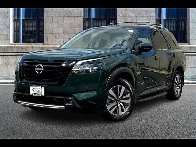 2022 Nissan Pathfinder SL