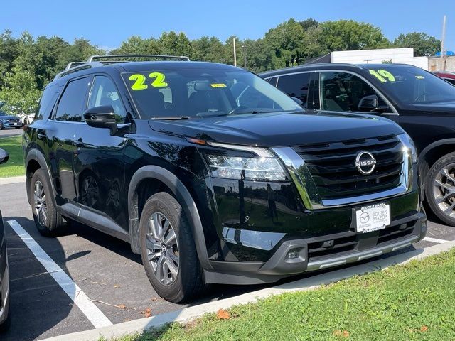 2022 Nissan Pathfinder SL