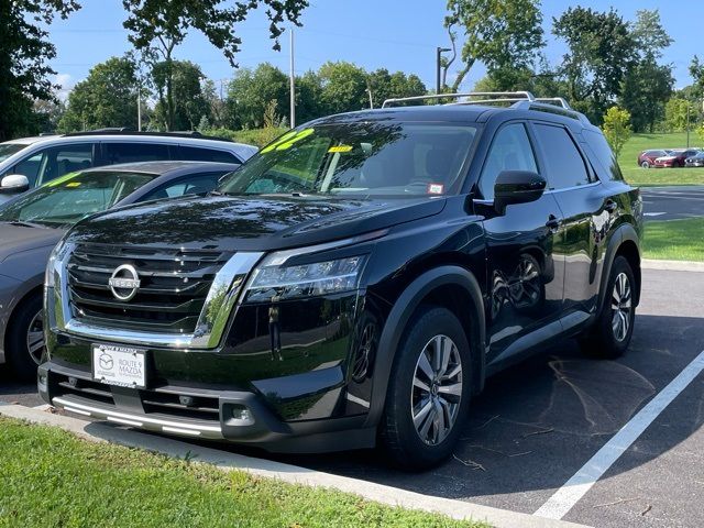 2022 Nissan Pathfinder SL