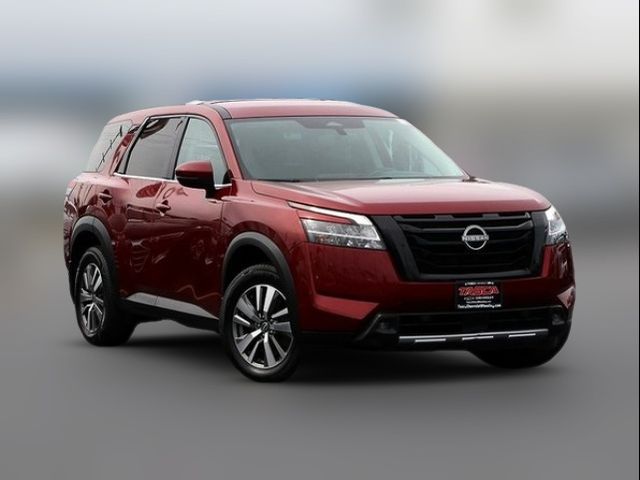 2022 Nissan Pathfinder SL