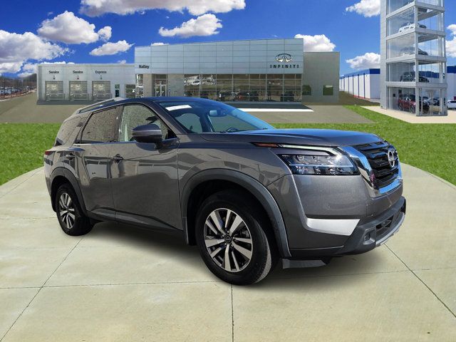 2022 Nissan Pathfinder SL