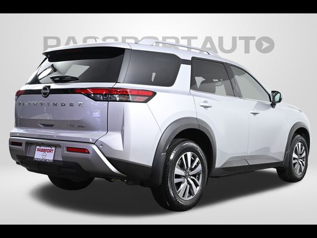 2022 Nissan Pathfinder SL