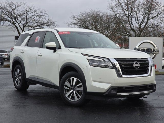 2022 Nissan Pathfinder SL