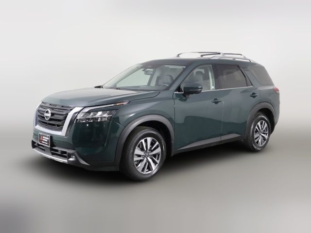 2022 Nissan Pathfinder SL