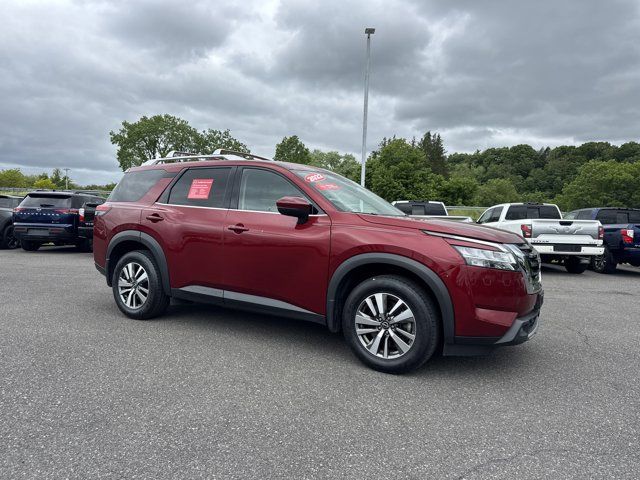 2022 Nissan Pathfinder SL
