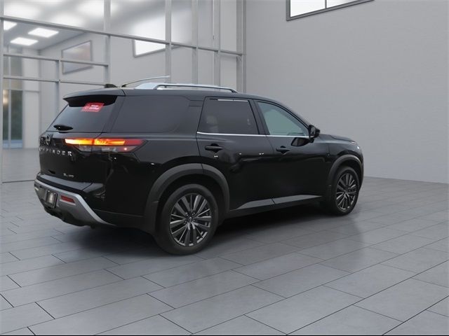 2022 Nissan Pathfinder SL