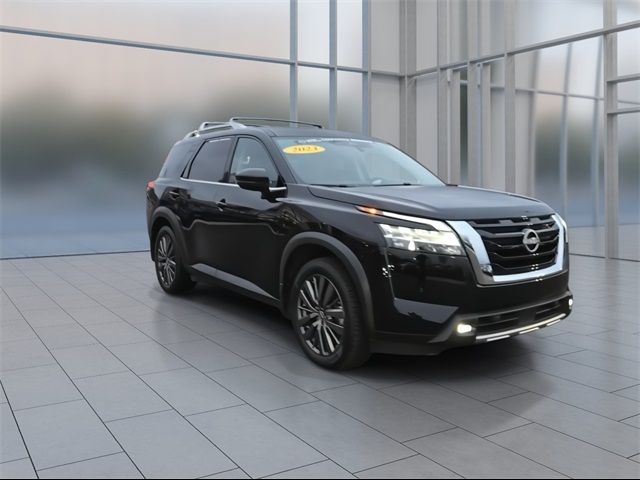 2022 Nissan Pathfinder SL