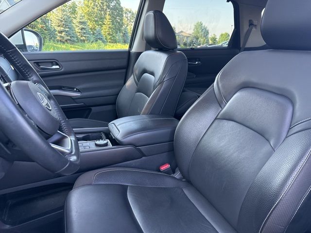 2022 Nissan Pathfinder SL