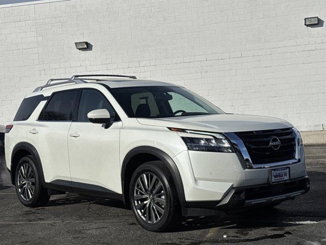 2022 Nissan Pathfinder SL