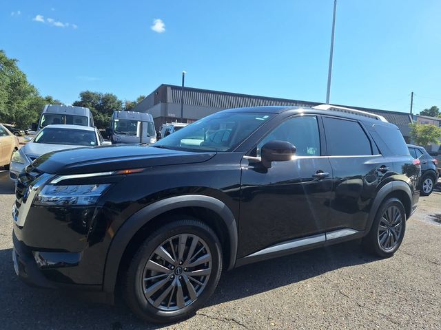 2022 Nissan Pathfinder SL