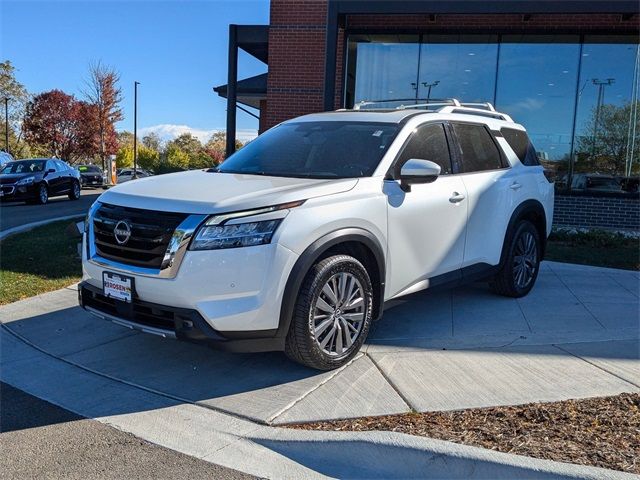 2022 Nissan Pathfinder SL