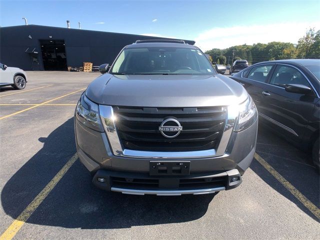 2022 Nissan Pathfinder SL