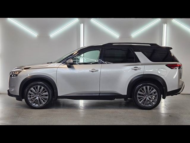 2022 Nissan Pathfinder SL