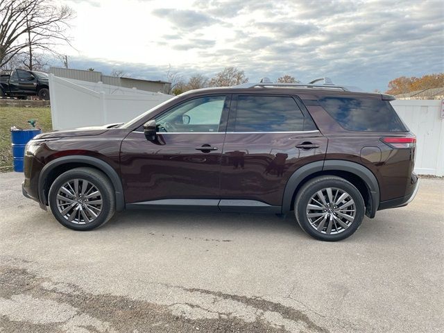 2022 Nissan Pathfinder SL