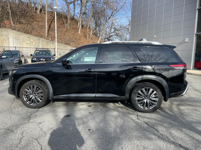 2022 Nissan Pathfinder SL