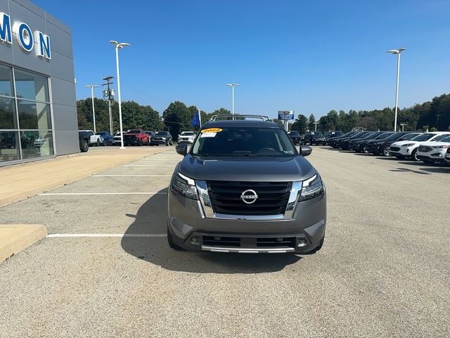 2022 Nissan Pathfinder SL