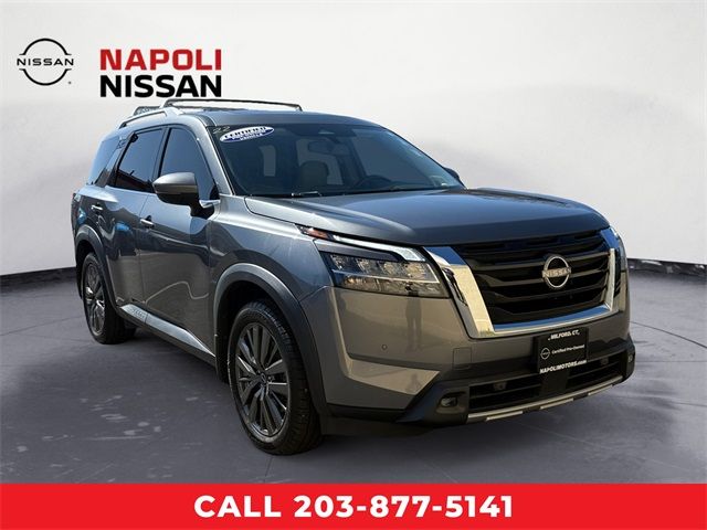 2022 Nissan Pathfinder SL
