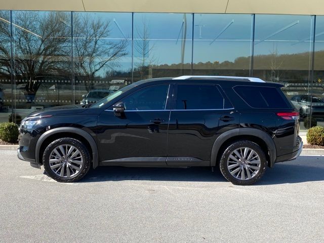 2022 Nissan Pathfinder SL