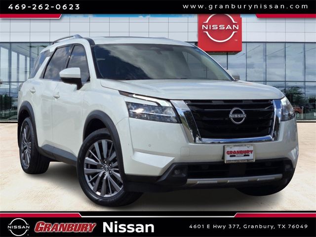 2022 Nissan Pathfinder SL