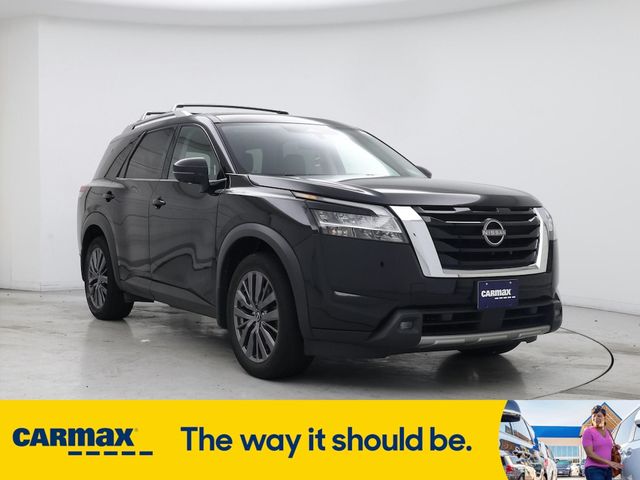 2022 Nissan Pathfinder SL