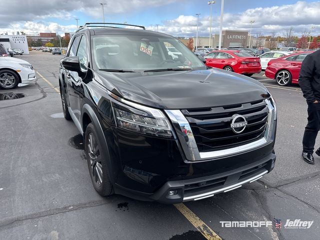 2022 Nissan Pathfinder SL