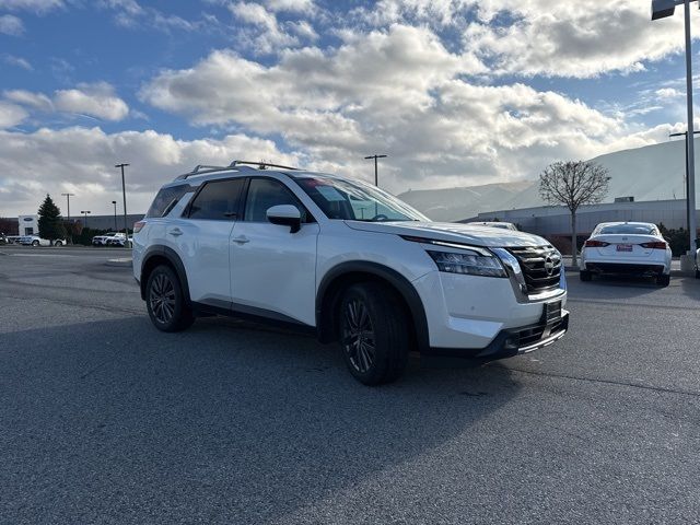 2022 Nissan Pathfinder SL