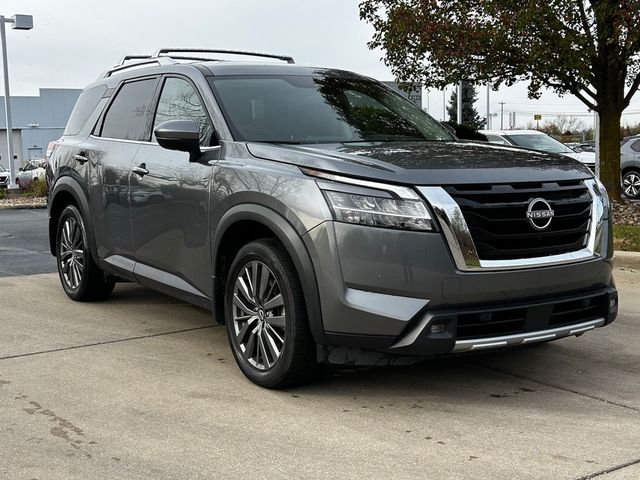 2022 Nissan Pathfinder SL