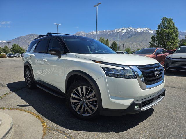2022 Nissan Pathfinder SL