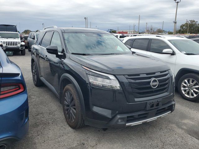 2022 Nissan Pathfinder SL