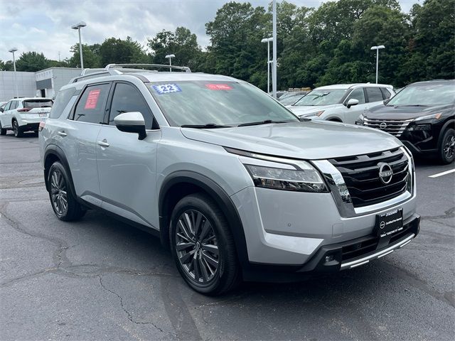2022 Nissan Pathfinder SL