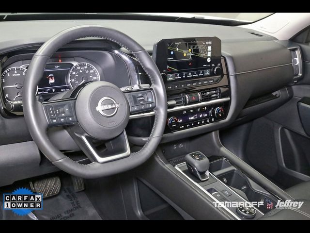 2022 Nissan Pathfinder SL