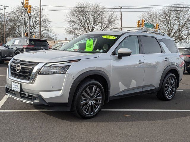 2022 Nissan Pathfinder SL