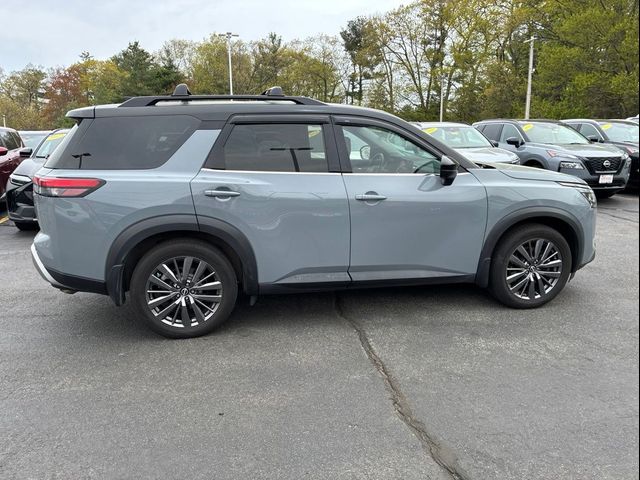 2022 Nissan Pathfinder SL