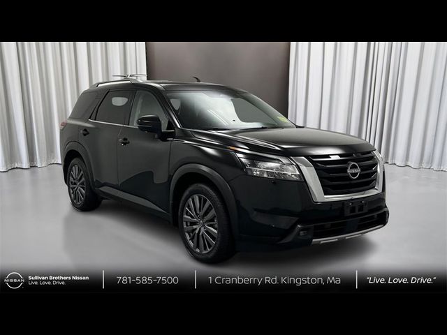 2022 Nissan Pathfinder SL