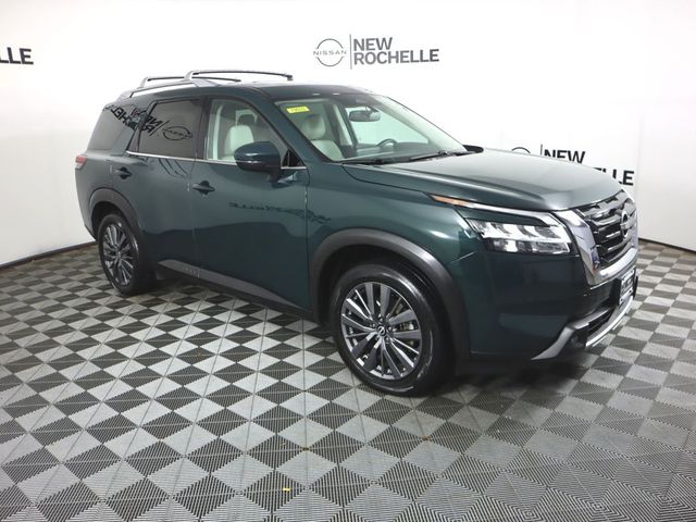 2022 Nissan Pathfinder SL