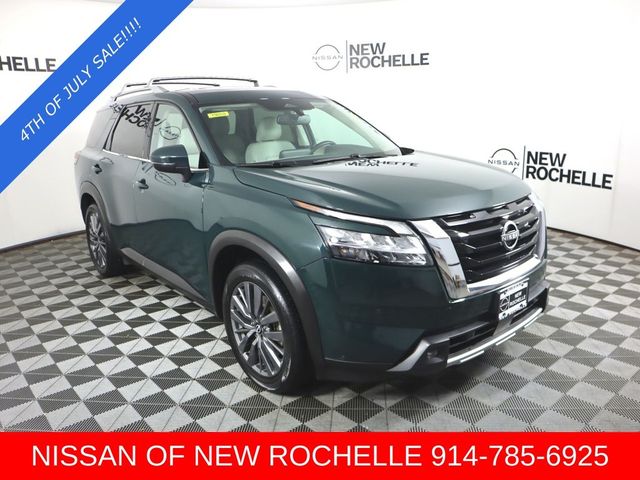 2022 Nissan Pathfinder SL