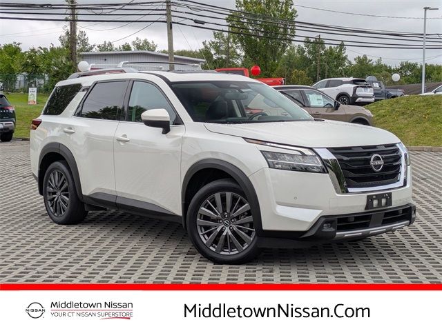 2022 Nissan Pathfinder SL