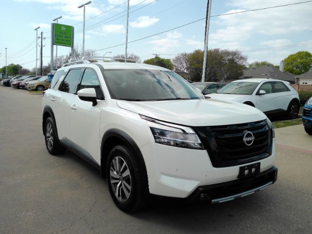 2022 Nissan Pathfinder SL